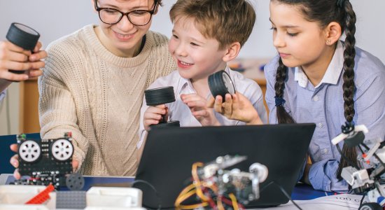 Ambienti di apprendimento innovativi: festeggiamo la primavera con idee e attività di robotica e creatività