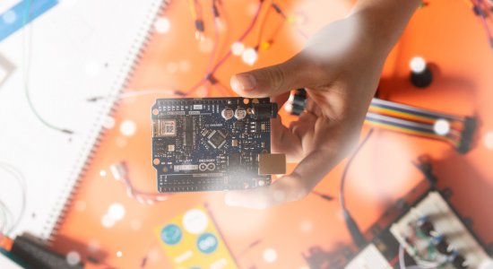 Arduino Education: idee didattiche per aspettare il Natale in chiave STEM